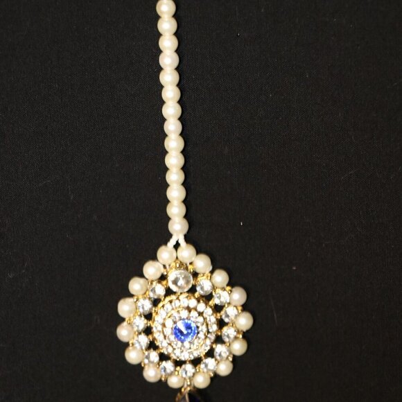 Bohemian, Bollywood or Ethnic Indian Style Tikka and Earrings Set - Picture 5 of 6